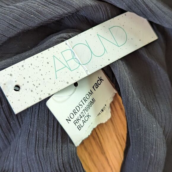 Abound Black sweetheart peasant long sleeve crop top NWT - Picture 5 of 5